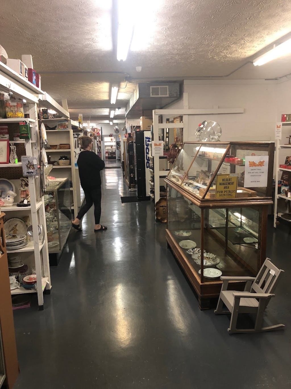 Todds Antique Mall | 1305 Paint Lick Rd, Paint Lick, KY 40461, USA | Phone: (859) 986-9087