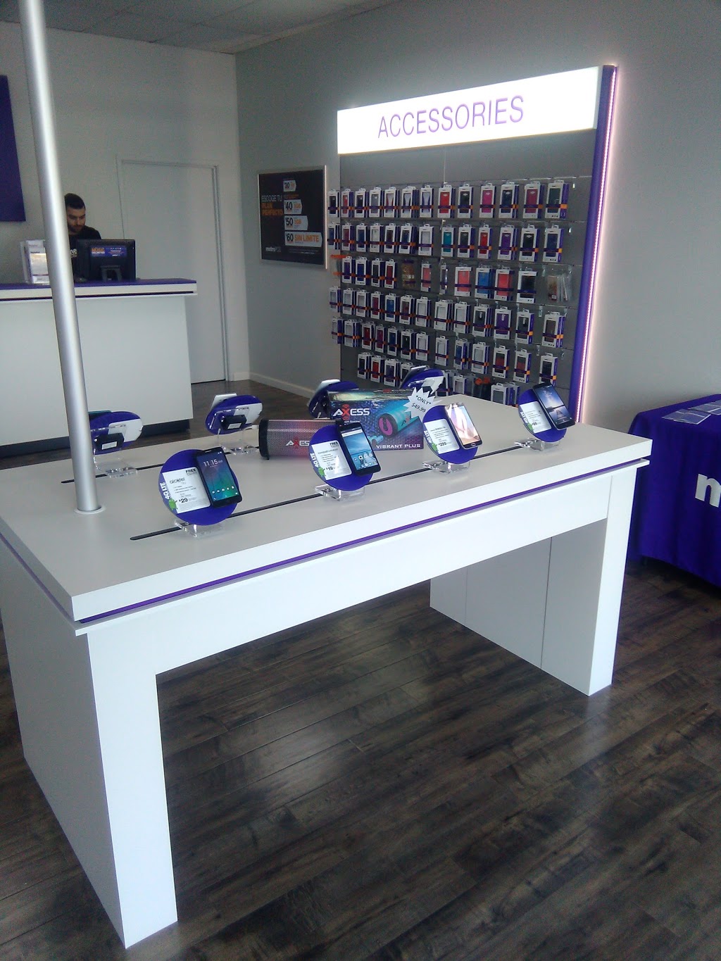 Metro by T-Mobile | 460 N Alma School Rd Ste 1, Mesa, AZ 85201, USA | Phone: (480) 912-2024