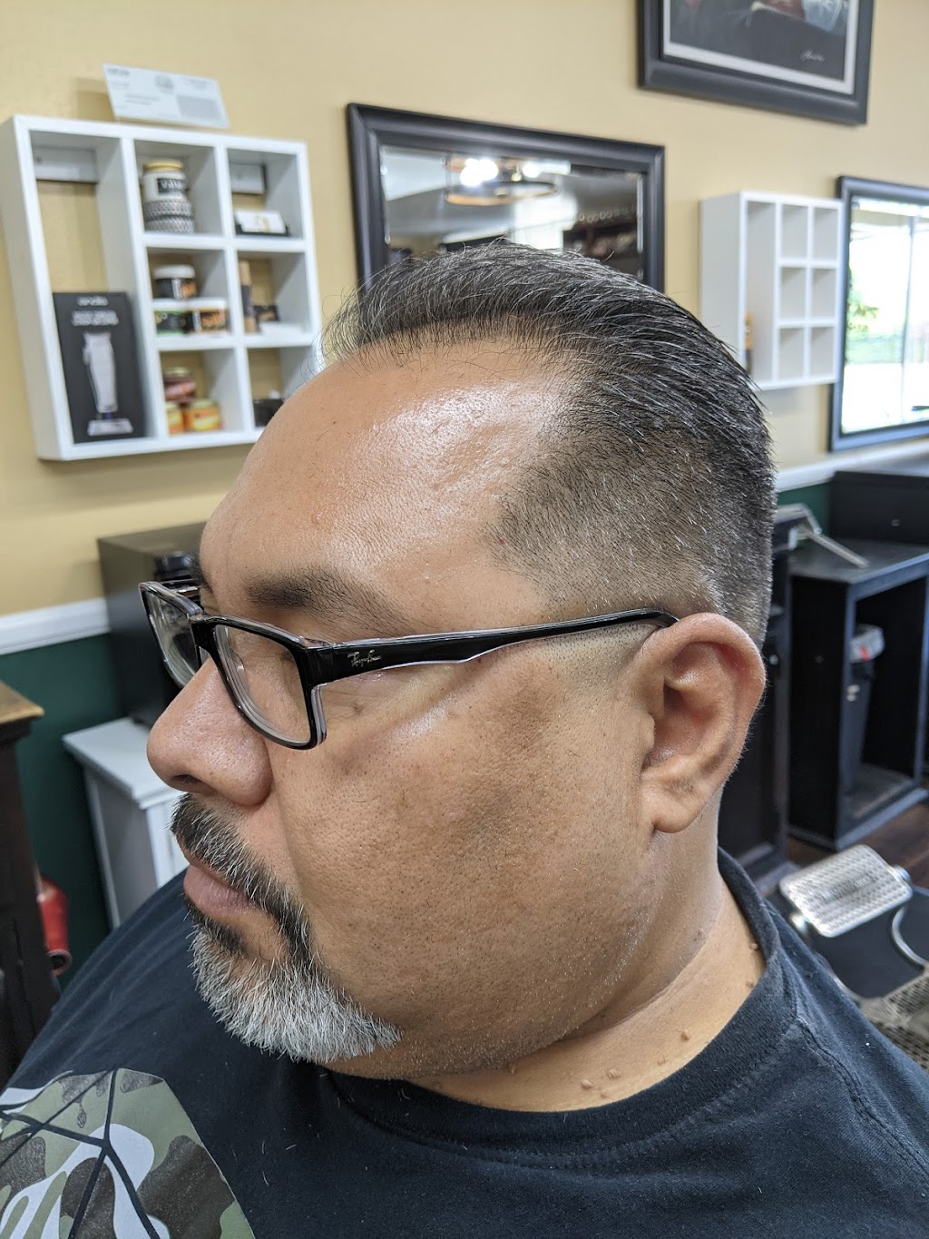 Crowns Barbershop | 6411 Edinger Ave, Huntington Beach, CA 92647, USA | Phone: (714) 891-3630