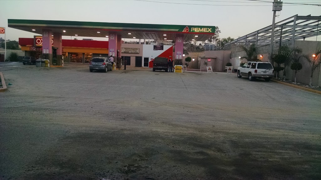 Gasolinera Pemex | Camino, Cueros de Venado No. 13203, Colinas San Rafael, San Luis, 22170 Tijuana, B.C., Mexico | Phone: 800 736 3900