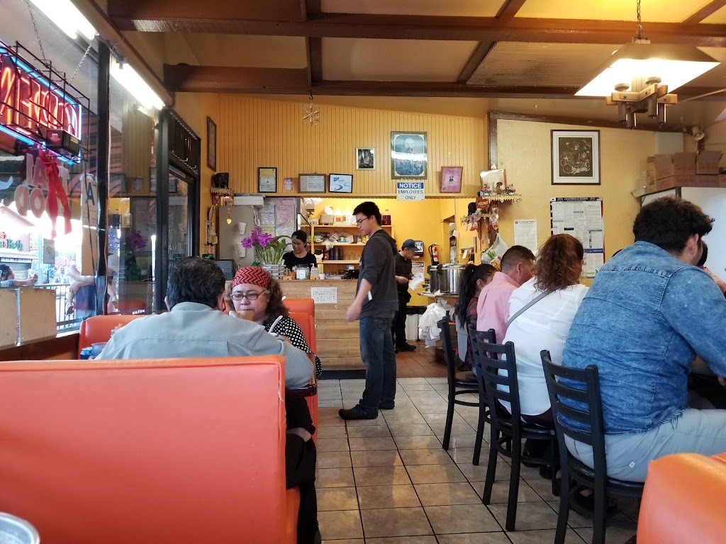 Khun Dom | 4681 Melrose Ave, Los Angeles, CA 90029, USA | Phone: (323) 663-1086