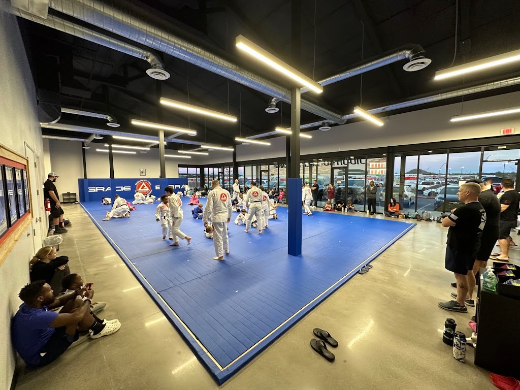 Gracie Barra Queen Creek Jiu Jitsu and Self Defense | 6100 W Hunt Hwy, Queen Creek, AZ 85142, USA | Phone: (602) 826-5944