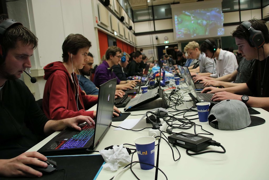 Blueshell Esports | De Hems 10-313 Postbus 217 Room 313, 7522 NL Enschede, Netherlands | Phone: 06 51319571