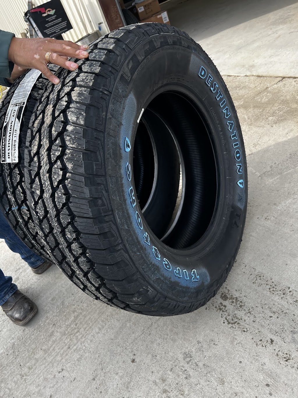 Blue Tire Service | 15893 Western Ave, Wasco, CA 93280, USA | Phone: (661) 332-7413