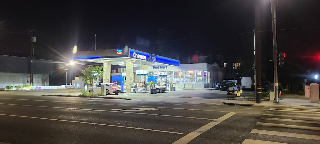Chevron | 800 N Hollywood Way, Burbank, CA 91505, USA | Phone: (818) 841-9500