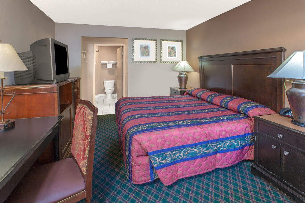 Knights Inn Forest Hill | 5253 SE Loop 820, Fort Worth, TX 76119, USA | Phone: (817) 563-5300