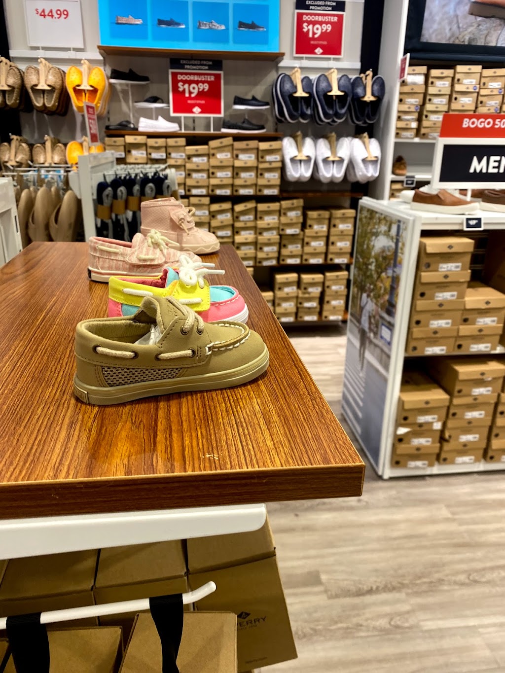 SPERRY OUTLET | 4000 Arrowhead Blvd #720, Mebane, NC 27302, USA | Phone: (984) 203-3101