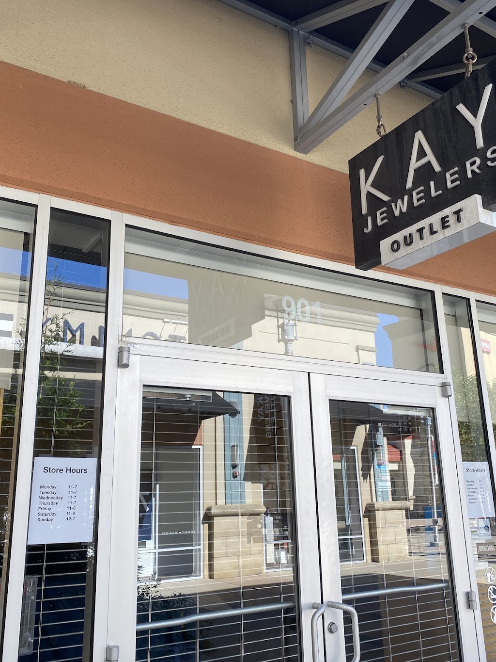 KAY Outlet | 901 Premium Outlets Dr, Monroe, OH 45050, USA | Phone: (513) 360-0261