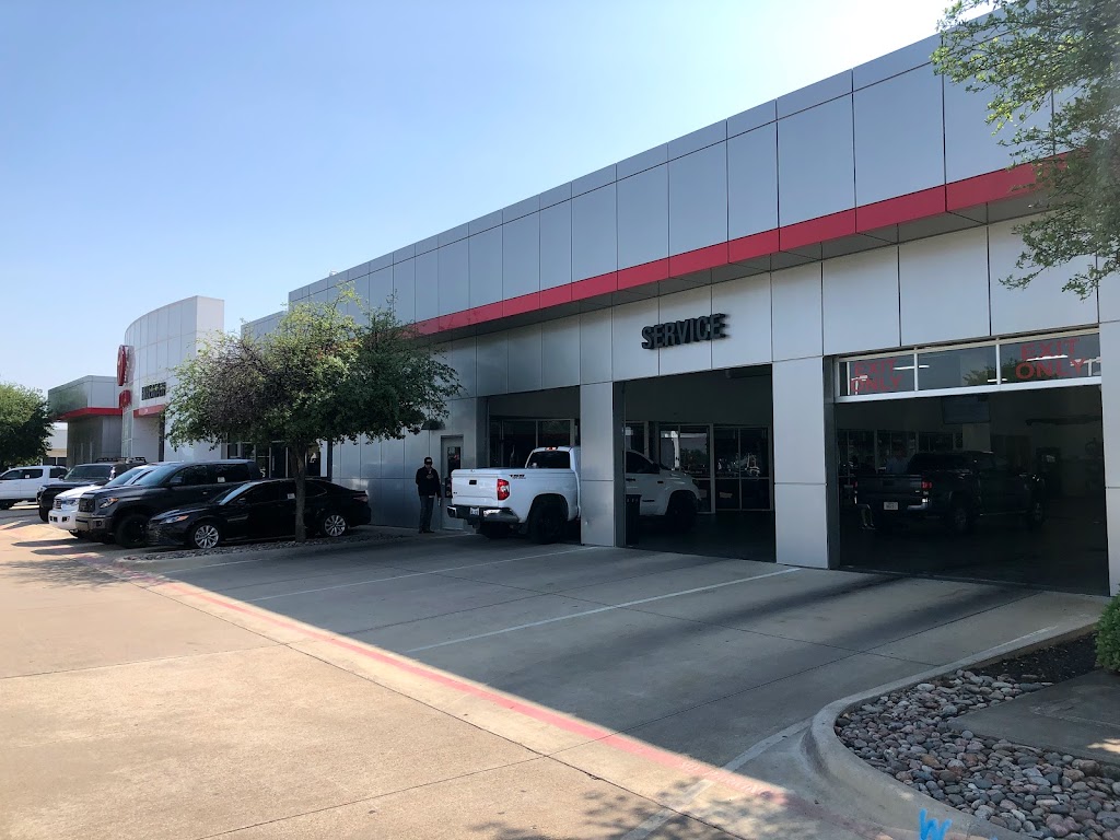 Freeman Toyota Service Center | 204 NE Loop 820, Hurst, TX 76053, USA | Phone: (817) 287-5252