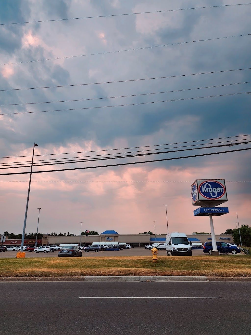 Kristis Hallmark Shop | Imperial Plaza, 41891 Garfield Rd, Clinton Township, MI 48038, USA | Phone: (586) 286-5225