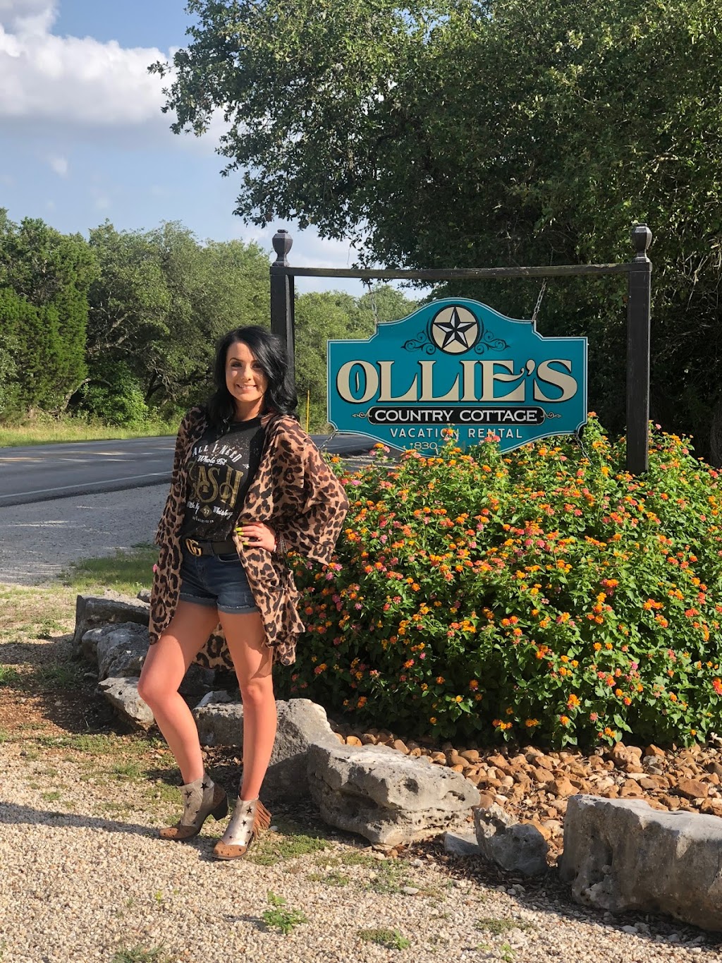 Ollies Country Cottage | 5411 Purgatory Rd, New Braunfels, TX 78132, USA | Phone: (830) 624-6574