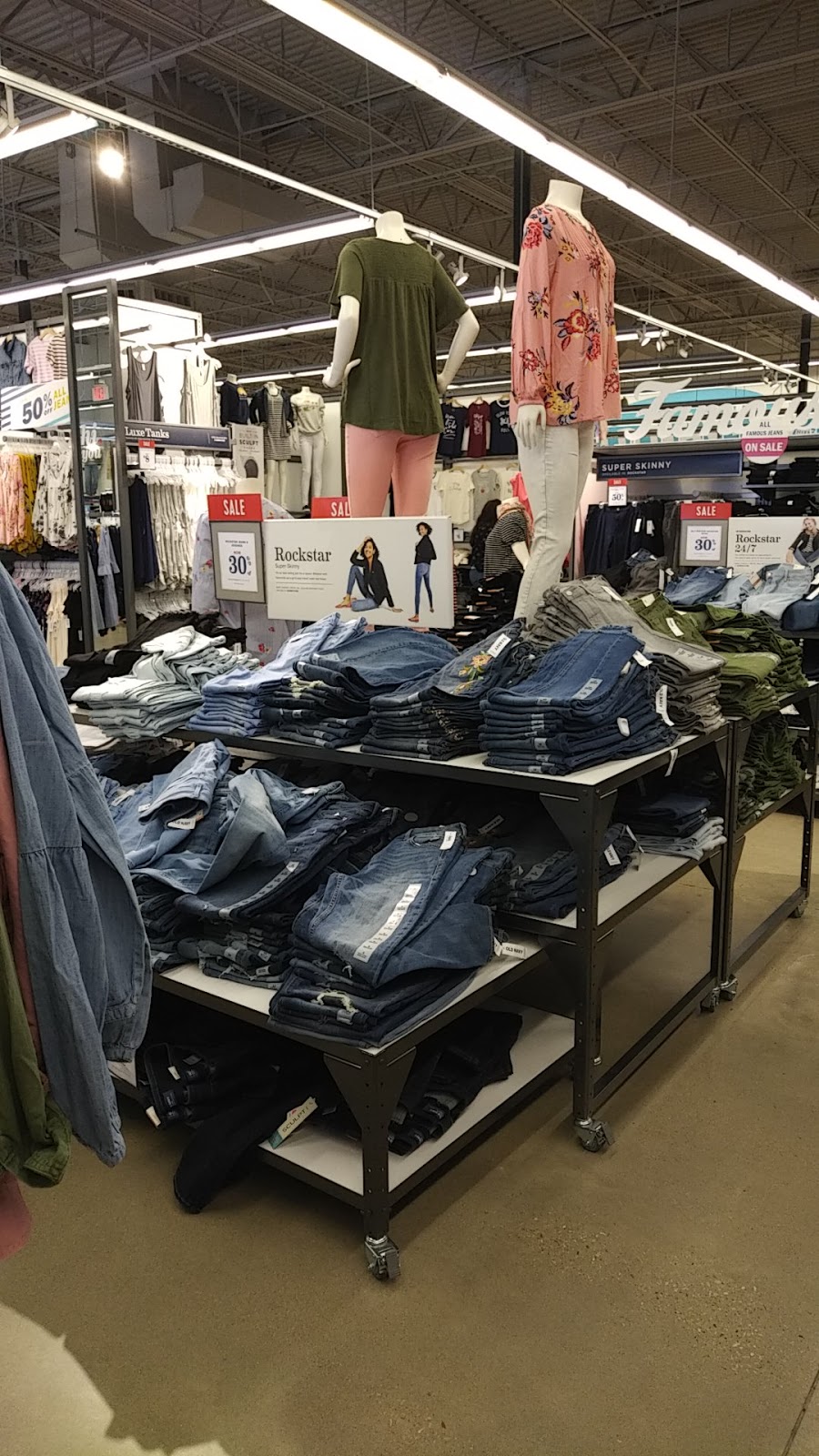 Old Navy | 10075 Crossing Wy SUITE 650, Denham Springs, LA 70726, USA | Phone: (225) 380-2464