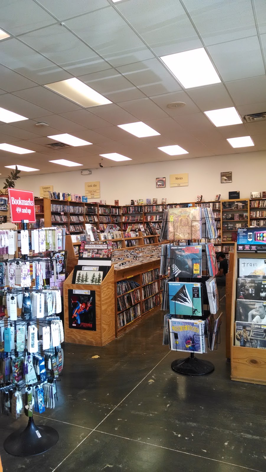 Half Price Books | 711 N Hwy 67, Cedar Hill, TX 75104, USA | Phone: (972) 299-9004