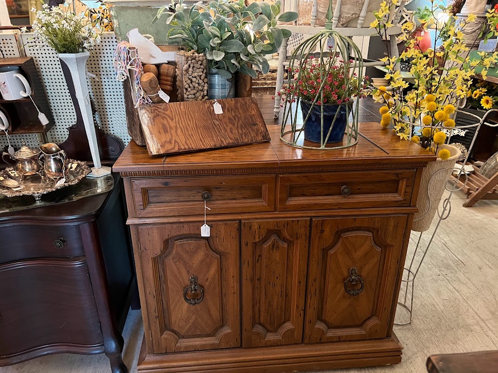 Patina, Vintage & Eclectic Finds | 602 N Rockwall Ave, Terrell, TX 75160, USA | Phone: (214) 908-1558