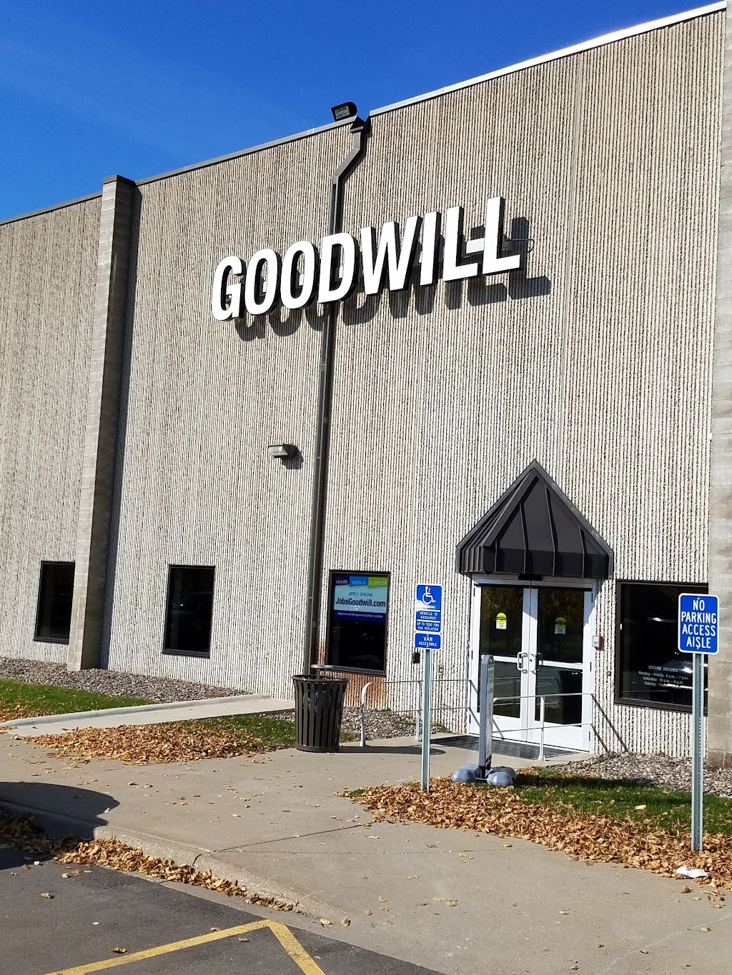 Goodwill - Chaska Wholesale | 312 Lake Hazeltine Dr, Chaska, MN 55318, USA | Phone: (952) 361-6280