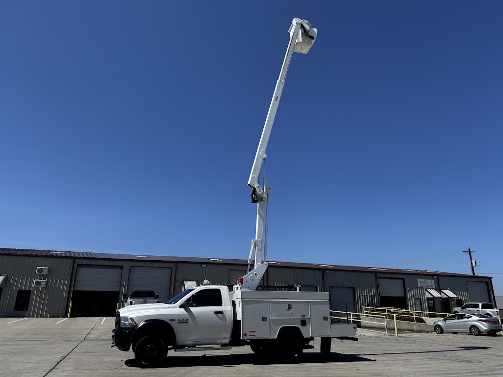 Lone Star Bucket Trucks | 1943 Golden Heights Rd, Fort Worth, TX 76177, USA | Phone: (972) 765-7819