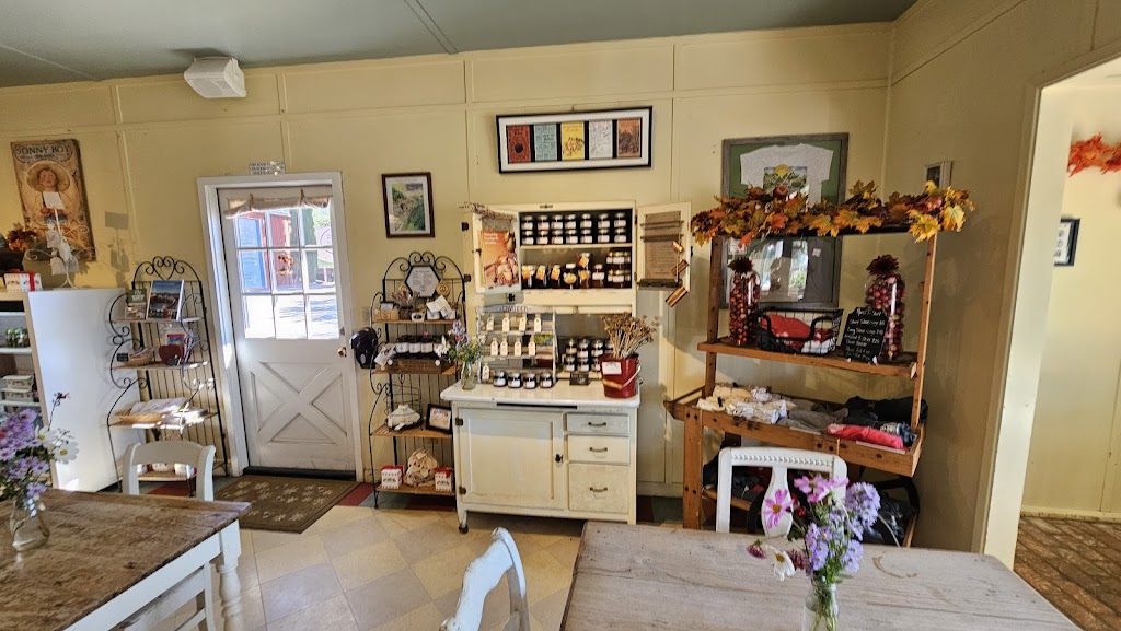 Moms Pie House - Wynola | 4510 CA-78, Julian, CA 92036, USA | Phone: (760) 765-2264