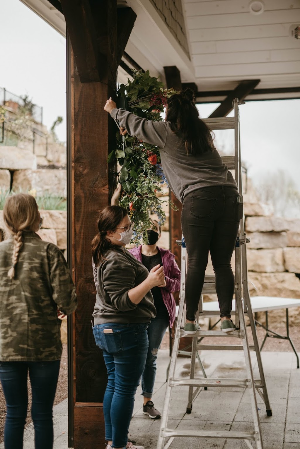 Roses & Mint Florals | 810 N 2nd St, St Charles, MO 63301, USA | Phone: (314) 502-9950