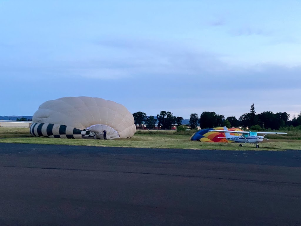 Portland Rose Hot Air Balloons - travel agency  | Photo 9 of 10 | Address: 23115 Airport Rd NE, Aurora, OR 97002, USA | Phone: (503) 638-1301