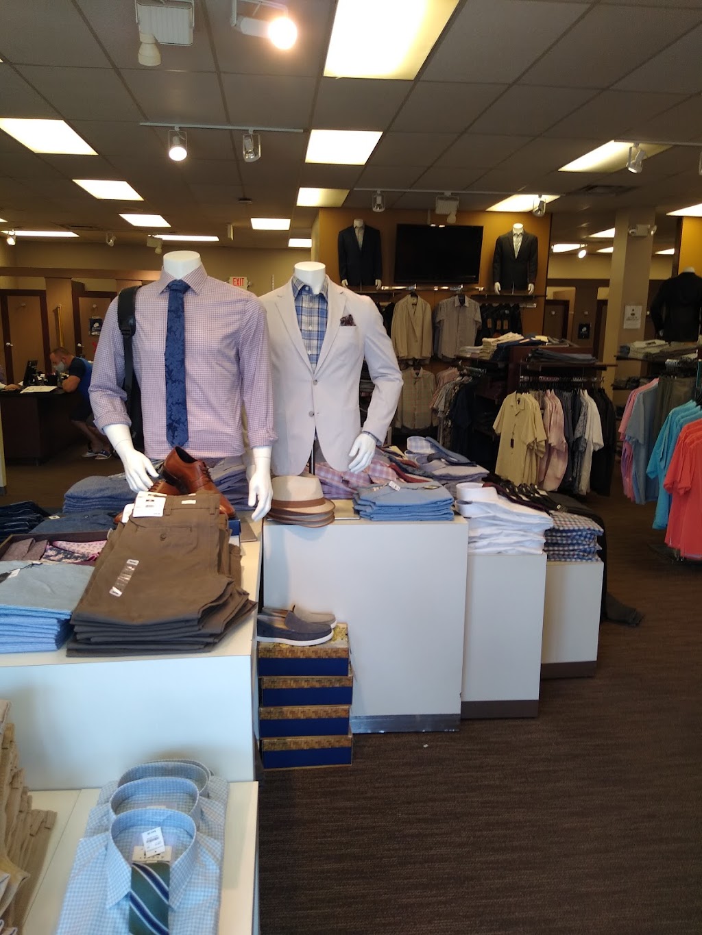 Mens Wearhouse | 18 Wolf Rd, Colonie, NY 12205, USA | Phone: (518) 459-3682