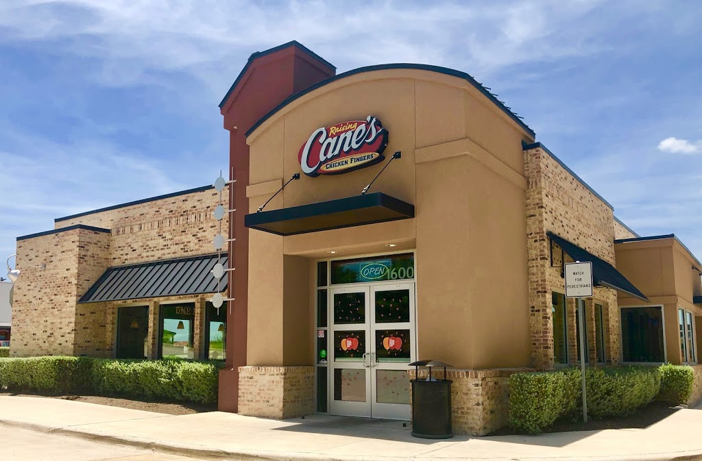 Raising Canes Chicken Fingers | 1600 Ranch Rd 620 S, Lakeway, TX 78734, USA | Phone: (512) 263-2955