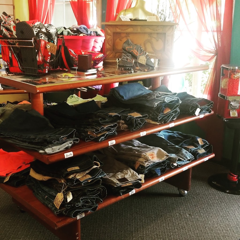 Hocking Hills Chic Boutique | 26772 US-33, Rockbridge, OH 43149, USA | Phone: (740) 380-9753