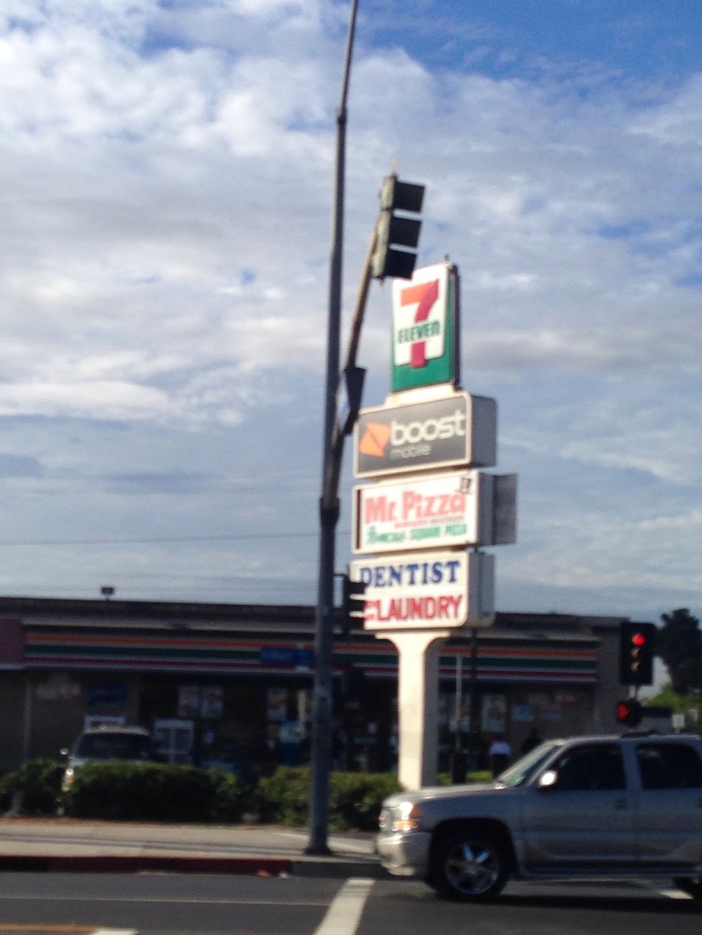 7-Eleven | 738 E Holt Ave, Pomona, CA 91767, USA | Phone: (909) 629-4646