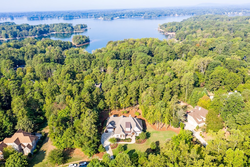 Carla Agnini - Selling Lake Norman / Real Estate Agent | 331 Alcove Rd #103, Mooresville, NC 28117, USA | Phone: (704) 490-0063