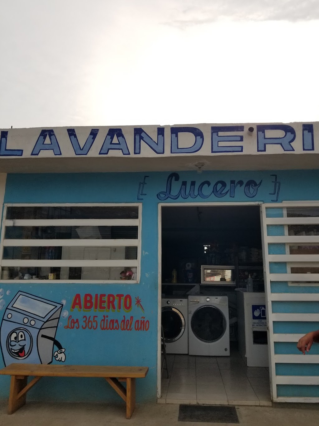 lavanderia Lucero | 22330 avenida cedros #16 cil el pedregal, Ojo de Agua, 22330 Tijuana, B.C., Mexico | Phone: 664 128 0675