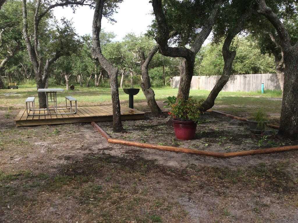 Paradise Oaks Coastal Cabins | 2328 Chaparral St, Rockport, TX 78382, USA | Phone: (210) 391-1045