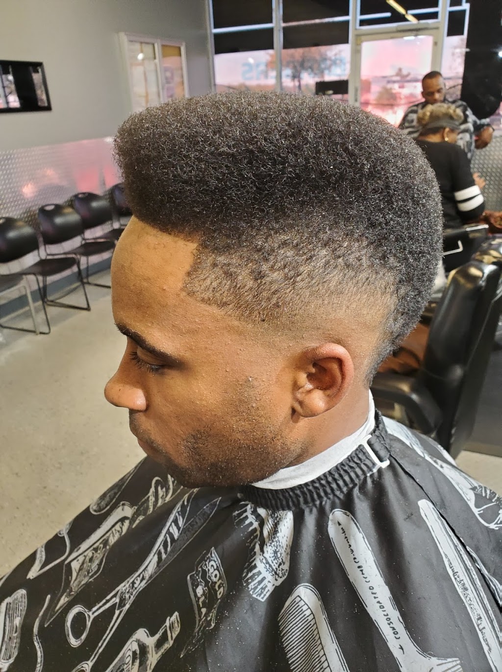 Famous Cuts & Styles | 8021 Matlock Rd # 113, Arlington, TX 76002, USA | Phone: (817) 422-9192