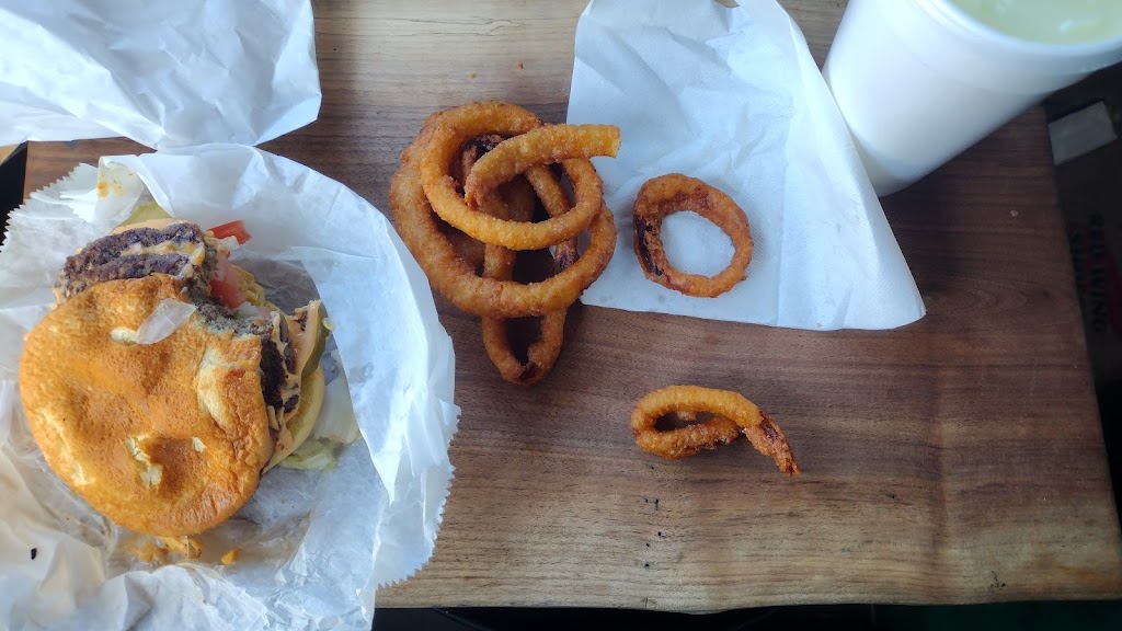 Edon Dairy Treat | 104 S Michigan St, Edon, OH 43518, USA | Phone: (419) 272-2331