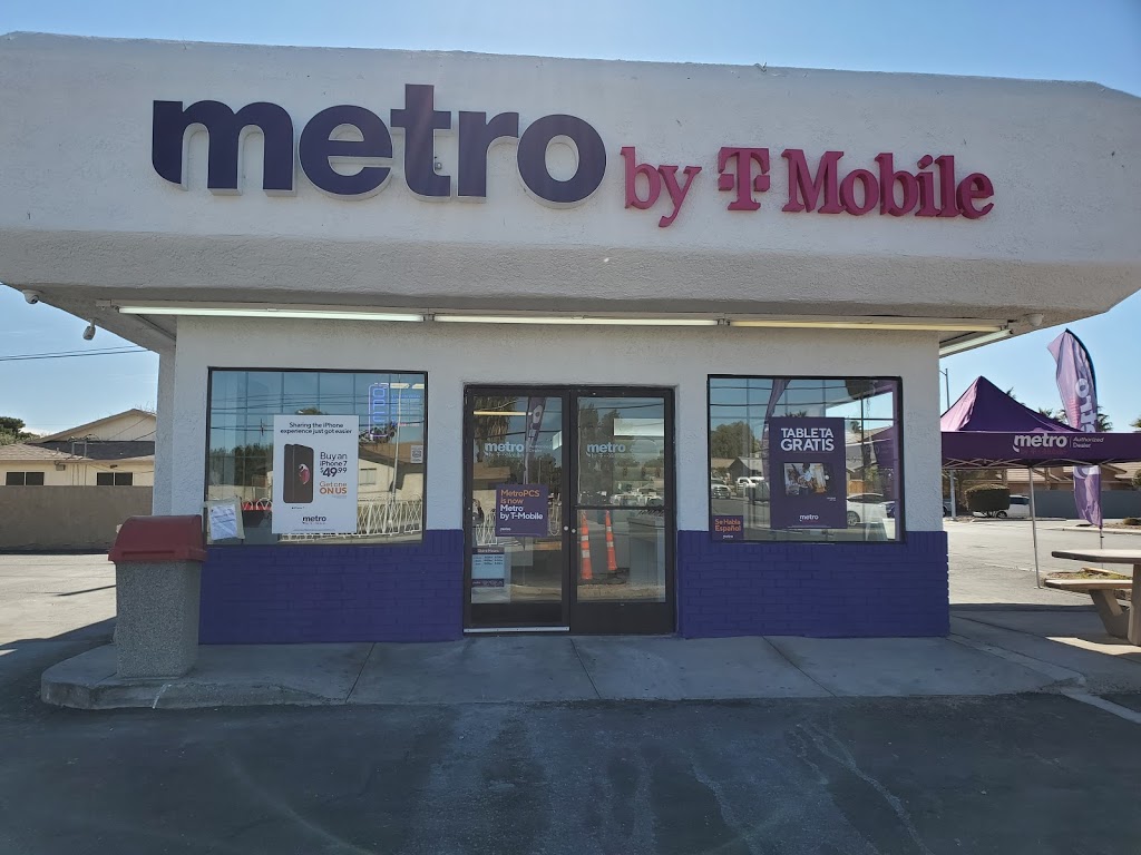 Metro by T-Mobile | 4915 E Charleston Blvd, Las Vegas, NV 89104, USA | Phone: (702) 202-6546