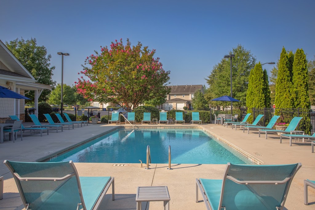 The Stratford at Hillcrest Towne Center Apartments | 2454 Hillcrest Center Cir, Winston-Salem, NC 27103, USA | Phone: (336) 792-5399