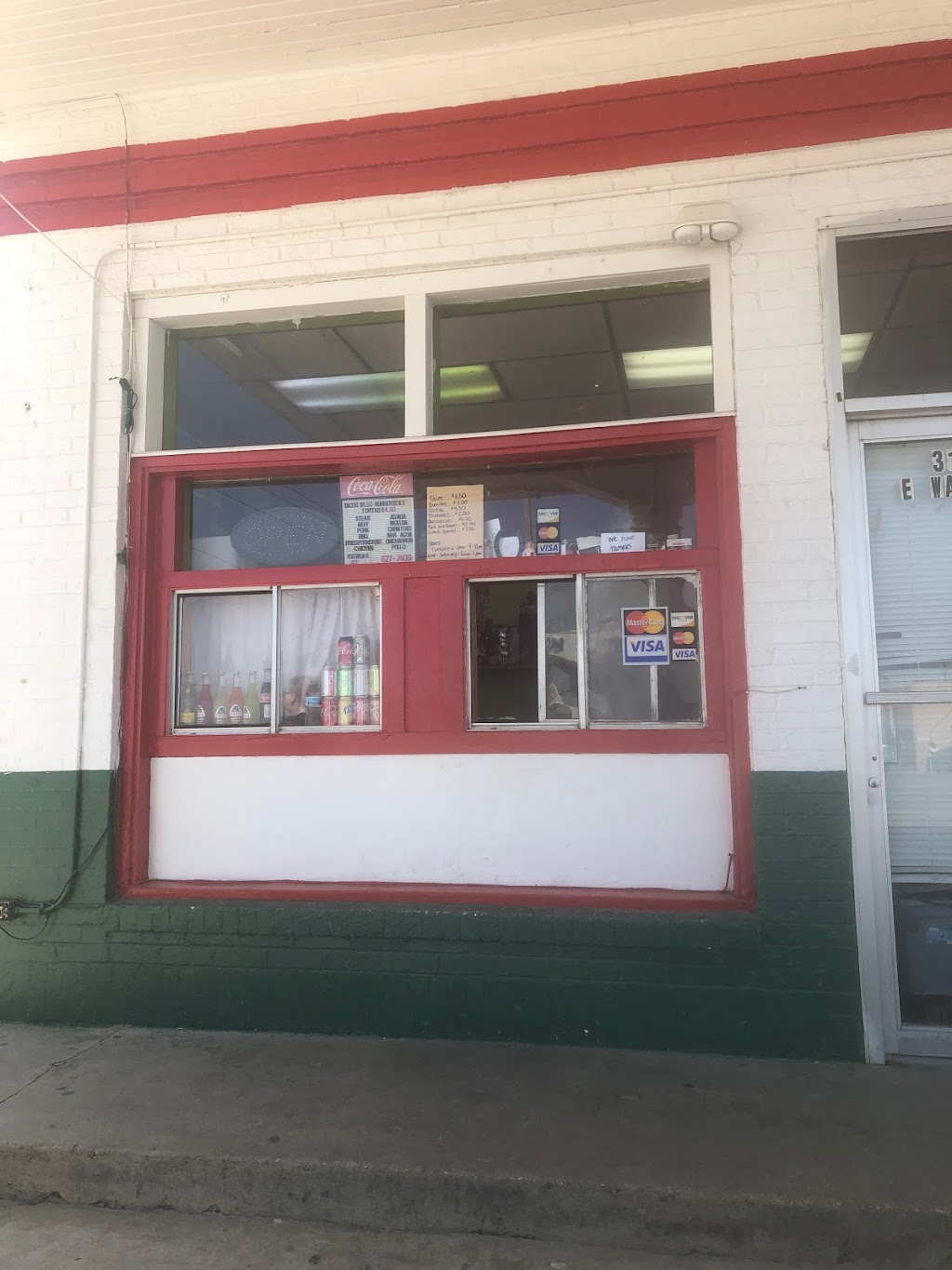 Primos Taqueria | 312 E Walnut St, Decatur, TX 76234, USA | Phone: (940) 627-7409