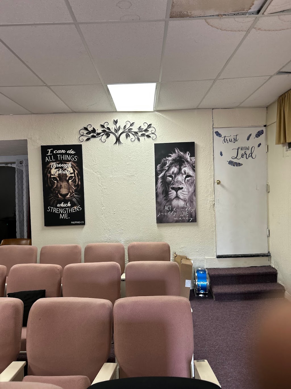 Iglesia la Gloria postrera | 1223 Oak St, Youngstown, OH 44506, USA | Phone: (267) 596-6139