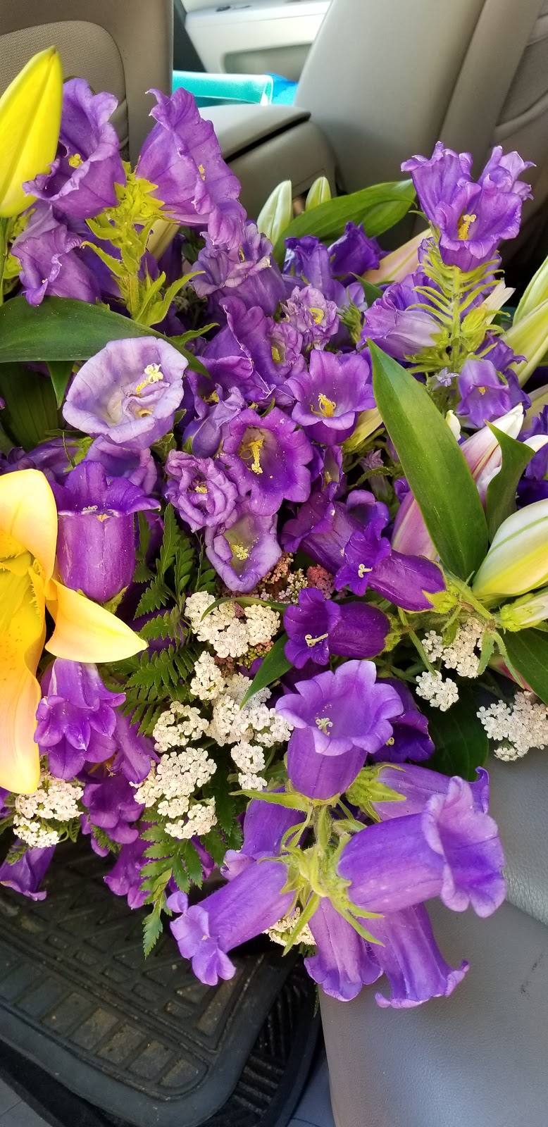 Bs Bouquets | 4025 Kettle Moraine Rd, Hartford, WI 53027, USA | Phone: (262) 271-8632