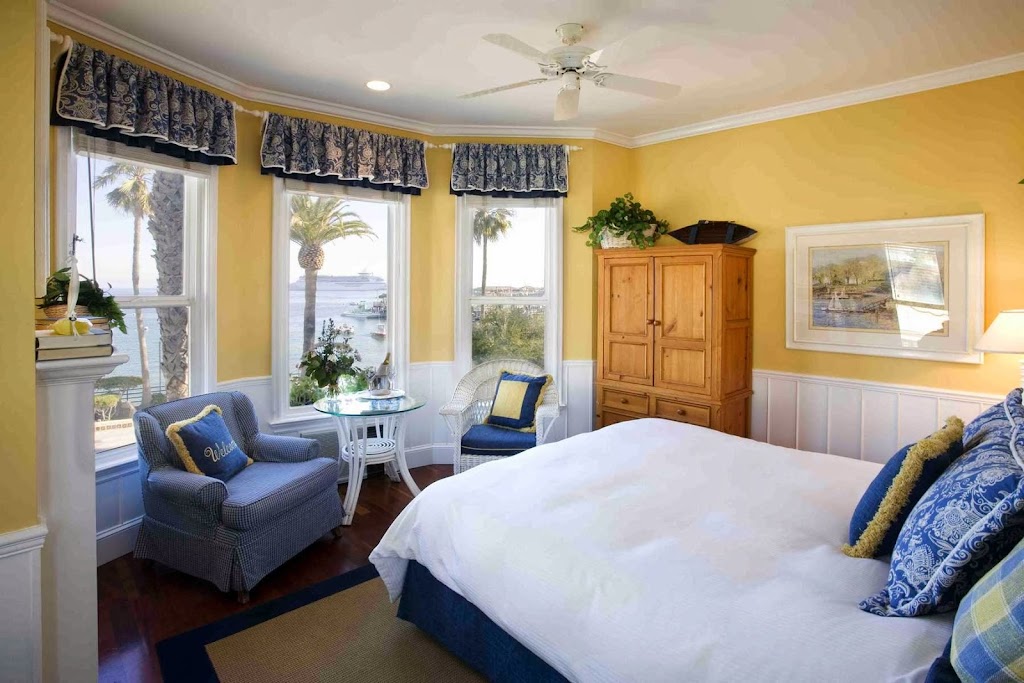 Snug Harbor Inn | 108 Sumner Ave, Avalon, CA 90704, USA | Phone: (310) 510-8400