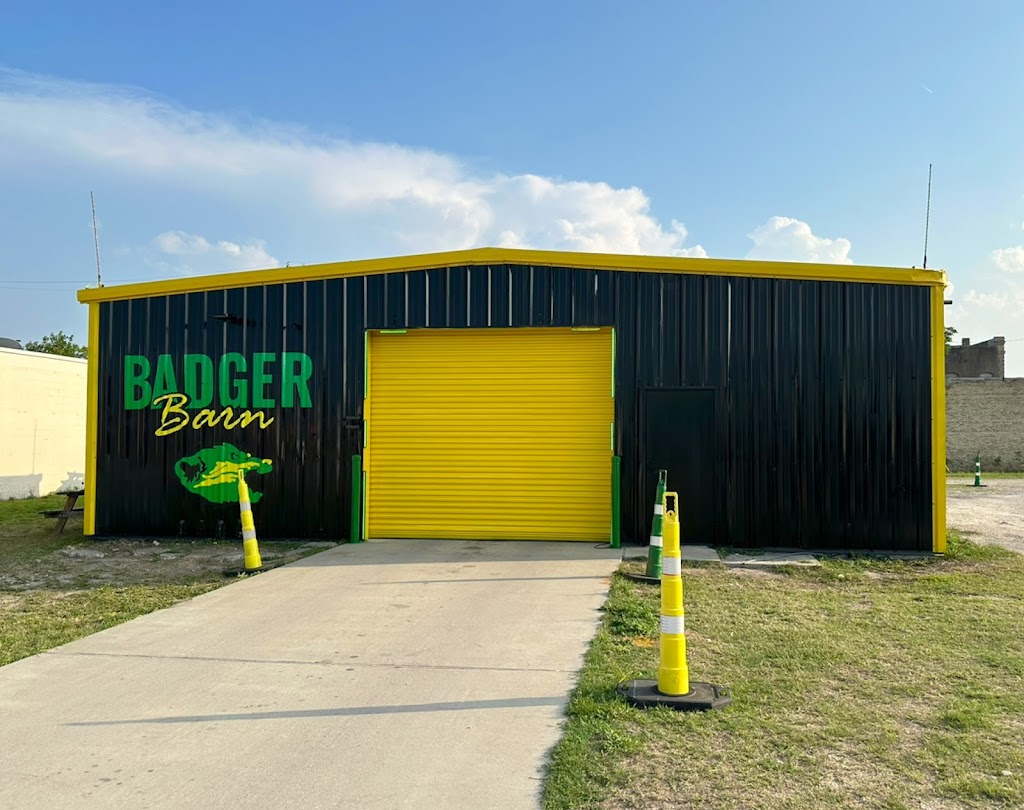 Badger Barn | 118 E 4th St, Bishop, TX 78343, USA | Phone: (361) 522-7990