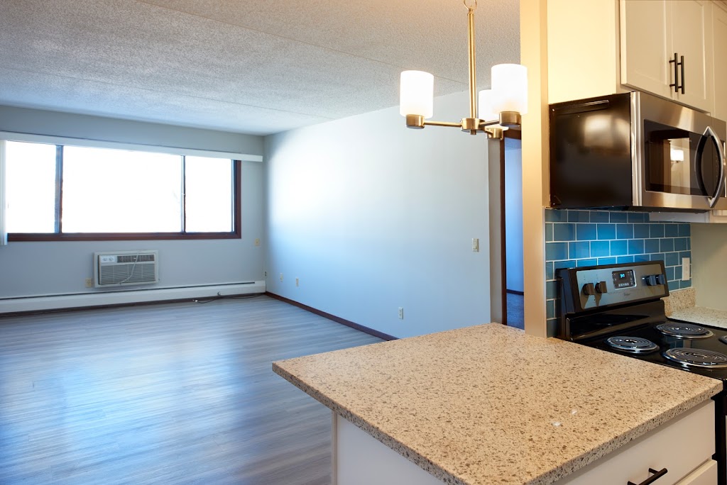 Central Park Manor Apartments | 1510 Mainstreet, Hopkins, MN 55343, USA | Phone: (833) 774-7420