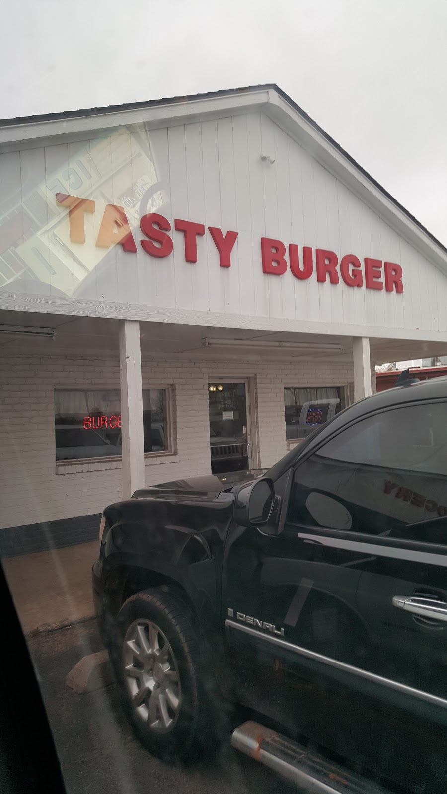 Tasty Burger | 15924 SE 29th St #6549, Choctaw, OK 73020, USA | Phone: (405) 390-3663