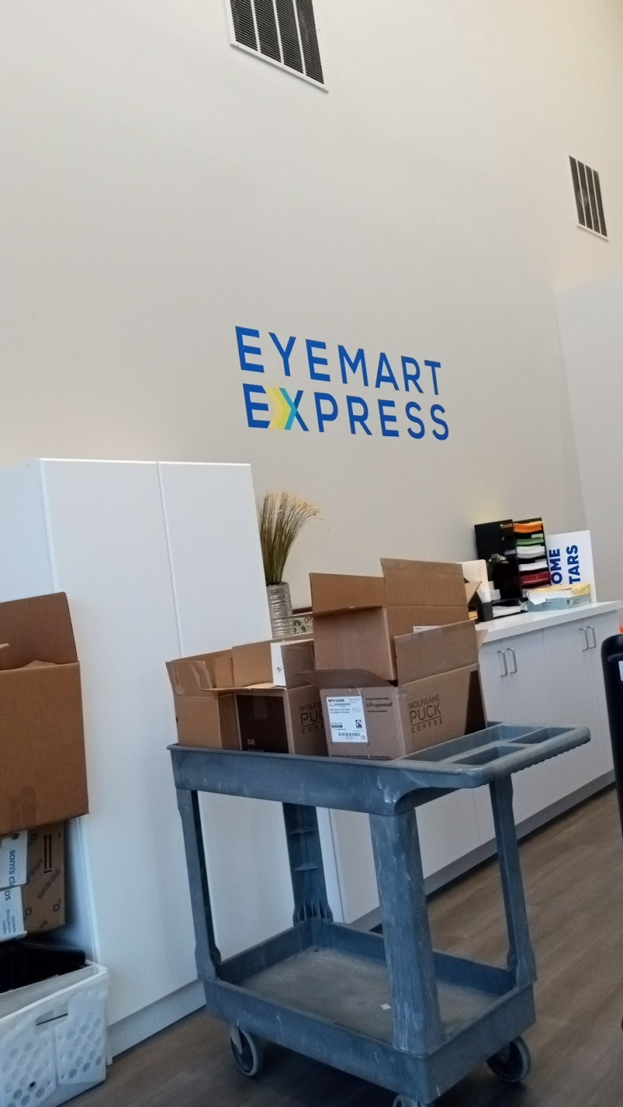 Eyemart Express | 13800 Senlac Dr Ste 200, Farmers Branch, TX 75234, USA | Phone: (972) 488-2016