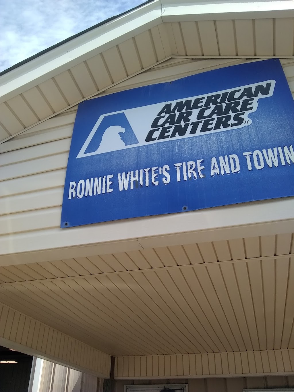 Ronnie Whites Towing and Tire | 5708 State Hwy 96, Youngsville, NC 27596, USA | Phone: (919) 556-6810