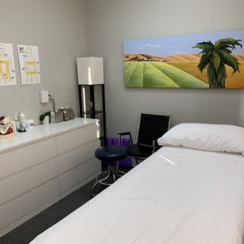 FYZICAL Therapy & Balance Centers - Lake Forest | 22821 Lake Forest Dr #100, Lake Forest, CA 92630, USA | Phone: (949) 716-1800