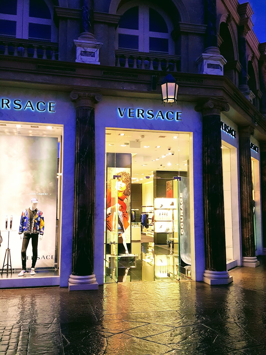 VERSACE | Forum Shops At Caesars Palace 3500 Las Vegas Blvd South Space B05, Las Vegas, NV 89109, USA | Phone: (702) 932-5757