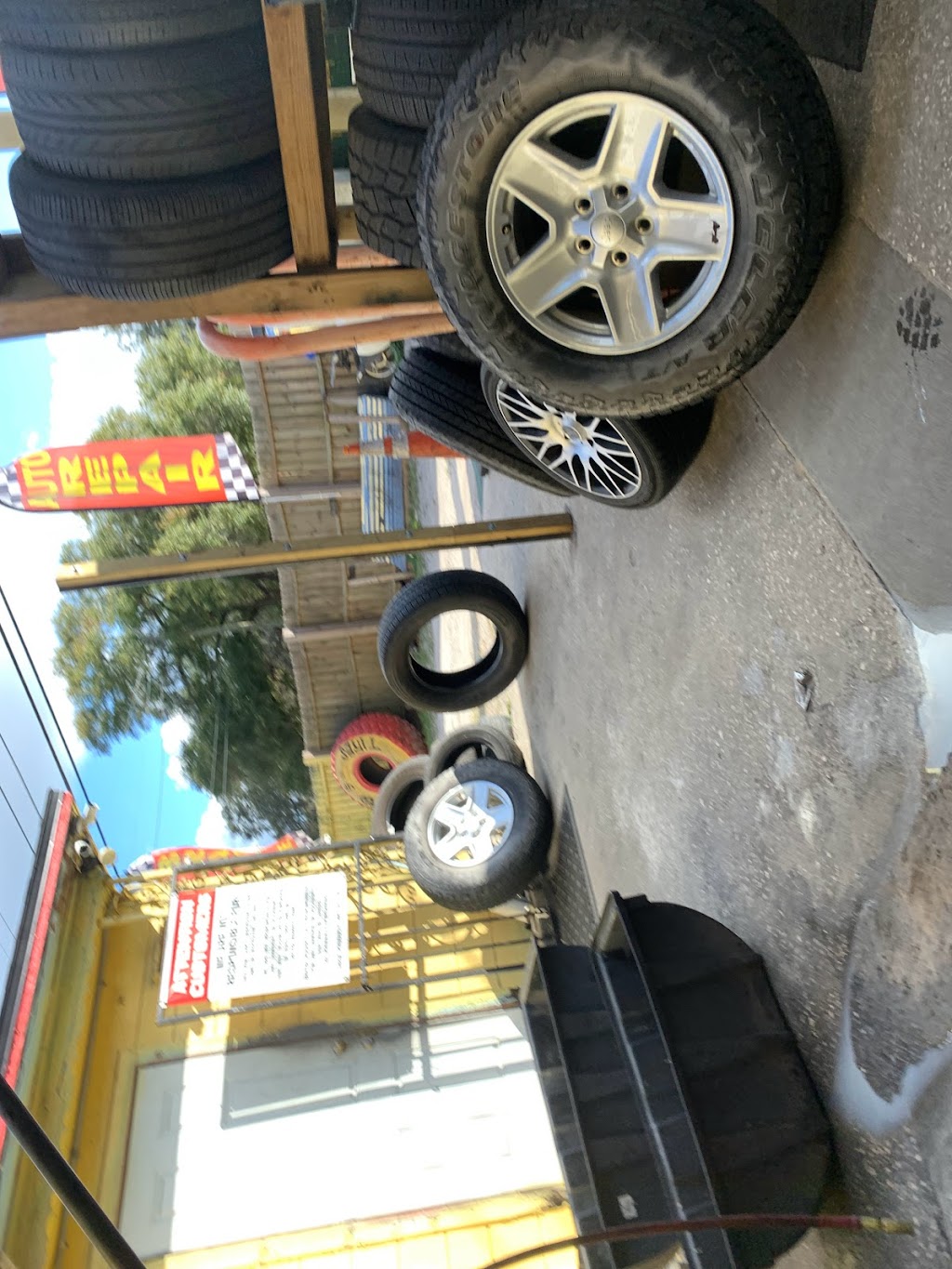 House Of Tires And Wheels | 6902 N 21st St, Tampa, FL 33610, USA | Phone: (813) 842-3229