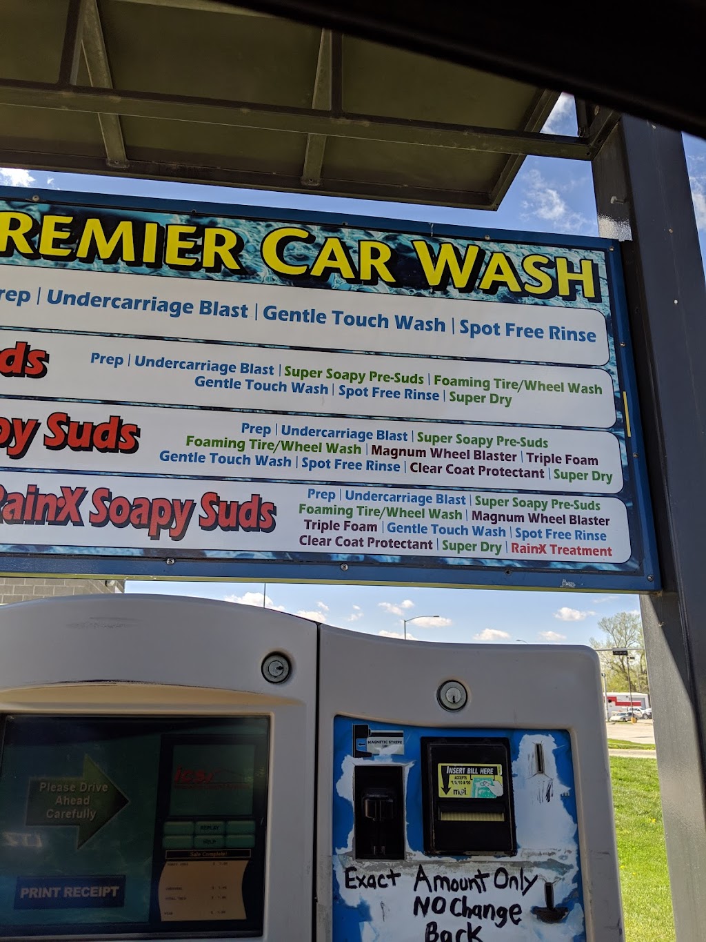 Suds Premier Car Wash | 964 Lincoln St, Blair, NE 68008, USA | Phone: (402) 637-6920