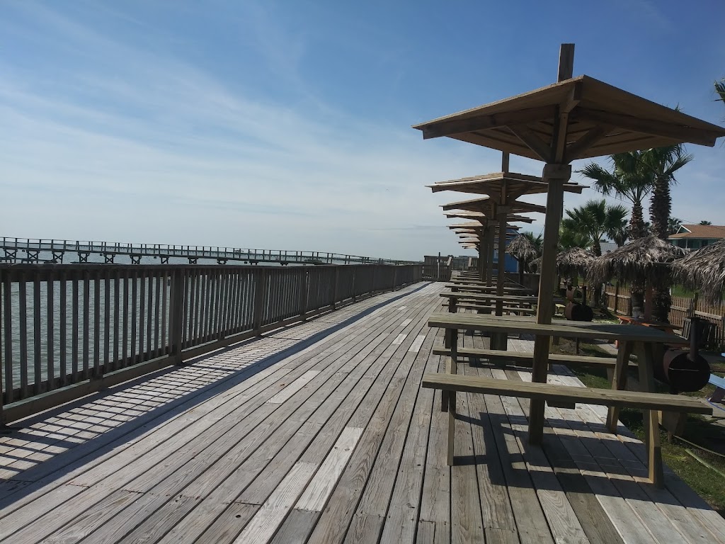 Hunts Castle Waterfront Resort | 725 S Water St, Rockport, TX 78382 | Phone: (361) 729-2273