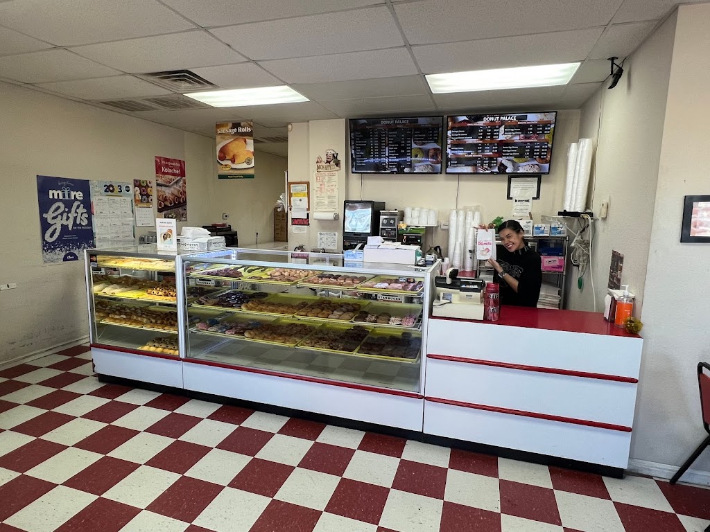 Donut Palace | 12701 TX-29, Liberty Hill, TX 78642, USA | Phone: (512) 778-6790