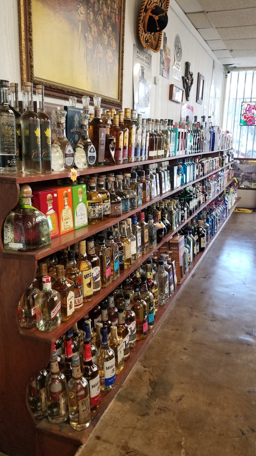 Circle H Liquor Store | 900 E Rice St, Falfurrias, TX 78355, USA | Phone: (361) 325-3300